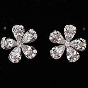 Beautiful flower CZs Earring /E55